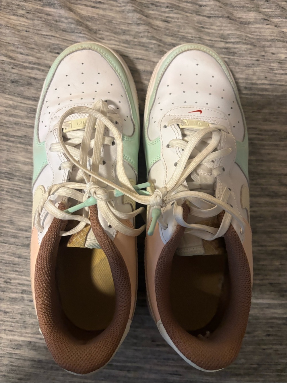 Nike Kid’s Low-Top Sneakers in White, Mint & Brown